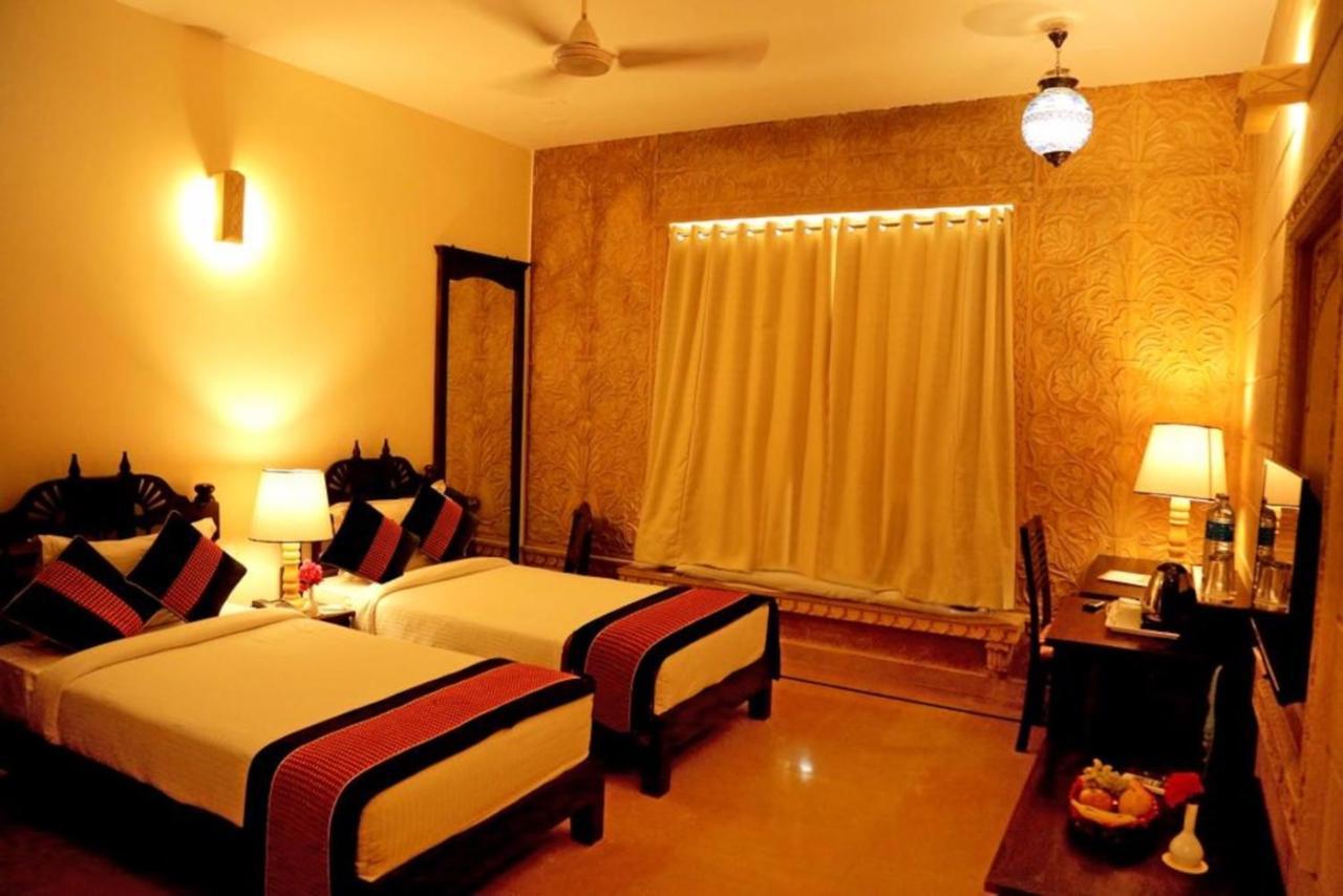 Hotel Golden Safari Jaisalmer Bagian luar foto